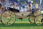 Aken 11 augustus 2026
Prinses Amalia op bezoek bij het wereldkampioenschap Paarden in Aken . ook de deense Koningin Mary van Denemarken was aanwezig alsmede Prinses Benedikte van Denemarken , Infante Elena van Spanje en Zara Tindall . Prinses Amalia werd rond gereden in haar favoriete koets  Creme Caleche. Ze heeft in een interview ooit gezegd dat ze in deze koets wil trouwen 