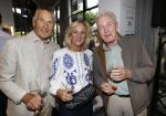 Blaricum 20 augustus 2026
Andre v Duin krijgt uit handen van Jacques Walch het eerste magazine overhandigd van makelaarskantoor Voorma en Walch. Tineke Schouten staat ook in het magazine. Rini v d Lee Tineke Schouten en Andre v Duin 