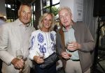 Blaricum 20 augustus 2026
Andre v Duin krijgt uit handen van Jacques Walch het eerste magazine overhandigd van makelaarskantoor Voorma en Walch. Tineke Schouten staat ook in het magazine. Rini v d Lee Tineke Schouten en Andre v Duin 