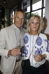 Blaricum 20 augustus 2026
Andre v Duin krijgt uit handen van Jacques Walch het eerste magazine overhandigd van makelaarskantoor Voorma en Walch. Tineke Schouten staat ook in het magazine. Rini v d Lee en Tineke Schouten 