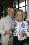 Blaricum 20 augustus 2026
Andre v Duin krijgt uit handen van Jacques Walch het eerste magazine overhandigd van makelaarskantoor Voorma en Walch. Tineke Schouten staat ook in het magazine. Rini v d Lee en Tineke Schouten 