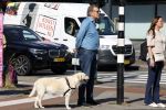 Amsterdam 26 augustus 2026
Robert ten Brink wandelend met zijn hond in Amsterdam zuid