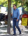 Amsterdam 26 augustus 2026
Robert ten Brink wandelend met zijn hond in Amsterdam zuid