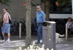 Amsterdam 26 augustus 2026
Robert ten Brink wandelend met zijn hond in Amsterdam zuid