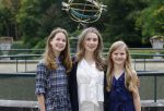 Santpoort 17 augustus 2026
Presentatie Videoland serie Maxima met de cast Natali Anna Ruben Brinkman Rosa v Leeuwen Fiene Mooij Charlotte Kampinga Teun Luijck Carolien Spoor en Sophie v Winden op landgoed Duin & Kruidberg