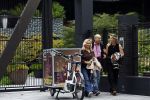 Amsterdam 18 augustus 2026
Tatjana haar vriend Lex v Hessen en haar moeder gaan met 2 makelaars een appartement bekijken in complex Valerius in Amsterdam zuid 