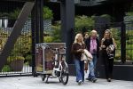 Amsterdam 18 augustus 2026
Tatjana haar vriend Lex v Hessen en haar moeder gaan met 2 makelaars een appartement bekijken in complex Valerius in Amsterdam zuid 