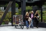 Amsterdam 18 augustus 2026
Tatjana haar vriend Lex v Hessen en haar moeder gaan met 2 makelaars een appartement bekijken in complex Valerius in Amsterdam zuid 