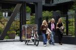 Amsterdam 18 augustus 2026
Tatjana haar vriend Lex v Hessen en haar moeder gaan met 2 makelaars een appartement bekijken in complex Valerius in Amsterdam zuid 