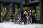 Amsterdam 18 augustus 2026
Tatjana haar vriend Lex v Hessen en haar moeder gaan met 2 makelaars een appartement bekijken in complex Valerius in Amsterdam zuid 