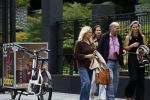 Amsterdam 18 augustus 2026
Tatjana haar vriend Lex v Hessen en haar moeder gaan met 2 makelaars een appartement bekijken in complex Valerius in Amsterdam zuid 