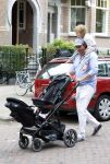 Amsterdam 27 augustus 2026
Thierry Baudet met zijn zoon  Lancelot en dochter Penelope wandelend in Amsterdam zuid