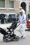 Amsterdam 27 augustus 2026
Thierry Baudet met zijn zoon  Lancelot en dochter Penelope wandelend in Amsterdam zuid