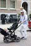 Amsterdam 27 augustus 2026
Thierry Baudet met zijn zoon  Lancelot en dochter Penelope wandelend in Amsterdam zuid
