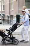 Amsterdam 27 augustus 2026
Thierry Baudet met zijn zoon  Lancelot en dochter Penelope wandelend in Amsterdam zuid