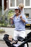 Amsterdam 27 augustus 2026
Thierry Baudet met zijn zoon  Lancelot en dochter Penelope wandelend in Amsterdam zuid