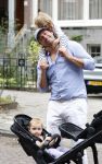 Amsterdam 27 augustus 2026
Thierry Baudet met zijn zoon  Lancelot en dochter Penelope wandelend in Amsterdam zuid