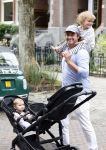 Amsterdam 27 augustus 2026
Thierry Baudet met zijn zoon  Lancelot en dochter Penelope wandelend in Amsterdam zuid