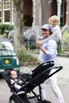 Amsterdam 27 augustus 2026
Thierry Baudet met zijn zoon  Lancelot en dochter Penelope wandelend in Amsterdam zuid