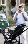 Amsterdam 27 augustus 2026
Thierry Baudet met zijn zoon  Lancelot en dochter Penelope wandelend in Amsterdam zuid