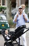 Amsterdam 27 augustus 2026
Thierry Baudet met zijn zoon  Lancelot en dochter Penelope wandelend in Amsterdam zuid
