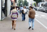 Amsterdam 15 augustus 2026
Timothy B&B vol liefde met zijn zus op de pc Hooftstraat .