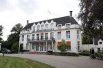 De Bilt 10 september 2026
Maureen du Toit trouwt met haar partner Jeroen Wiedenhoff  op het gemeentehuis van De Bilt . Ze krijgen de ringen van een hond van KNGF