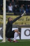 Breda, 31 Maart 2007 Kompetitiewedstrijd NAC-PSV, eindstand 1-1 Seizoen 2006/2007
Gomes in zijn gebruikelijke hurkstand om de situatie te bekijken een vrije trap