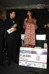 Breukelen 28 maart 2007
Isa Hoes krijgt cheque voor het goede doel bij het gala van de mobiele telefoon op Neyenrode.