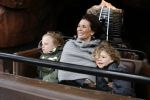 Parijs 31 maart 2007
Leontine Borsato met Luca Senna en Jada bij het 15 jarig bestaan van disneyland parijs.
