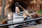 Parijs 31 maart 2007
Leontine Borsato met Luca Senna en Jada bij het 15 jarig bestaan van disneyland parijs.