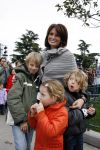 Parijs 31 maart 2007
Leontine Borsato met Luca Senna en Jada bij het 15 jarig bestaan van disneyland parijs.