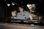 Parijs 31 maart 2007
Leontine Borsato met Luca Senna en Jada bij het 15 jarig bestaan van disneyland parijs.