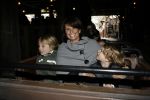 Parijs 31 maart 2007
Leontine Borsato met Luca Senna en Jada bij het 15 jarig bestaan van disneyland parijs.