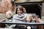 Parijs 31 maart 2007
Leontine Borsato met Luca Senna en Jada bij het 15 jarig bestaan van disneyland parijs.