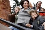 Parijs 31 maart 2007
Leontine Borsato met Luca Senna en Jada bij het 15 jarig bestaan van disneyland parijs.
