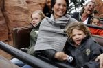 Parijs 31 maart 2007
Leontine Borsato met Luca Senna en Jada bij het 15 jarig bestaan van disneyland parijs.
