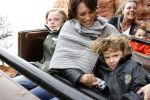 Parijs 31 maart 2007
Leontine Borsato met Luca Senna en Jada bij het 15 jarig bestaan van disneyland parijs.