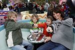 Parijs 31 maart 2007
Leontine Borsato met Luca Senna en Jada bij het 15 jarig bestaan van disneyland parijs.