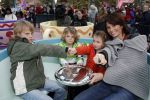 Parijs 31 maart 2007
Leontine Borsato met Luca Senna en Jada bij het 15 jarig bestaan van disneyland parijs.