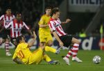 Eindhoven, 3 April 2007 1/4 Finale Champions League wedstrijd PSV-FC Liverpool, eindstand 0-3 Seizoen 2006/2007
Mika Vayrynen in duel met Javier Mascherano