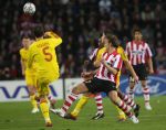 Eindhoven, 3 April 2007 1/4 Finale Champions League wedstrijd PSV-FC Liverpool, eindstand 0-3 Seizoen 2006/2007
Mika Vayrynen in duel met Daniel Agger