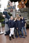 Paris 31 maart 207
Natasja Froger met haar zoons Didier en Maxim bij 15 jarig bestaan van Disneyland Parijs.