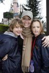 Paris 31 maart 207
Natasja Froger met haar zoons Didier en Maxim bij 15 jarig bestaan van Disneyland Parijs.