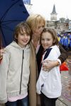Paris 31 maart 207
Natasja Froger met haar zoons Didier en Maxim bij 15 jarig bestaan van Disneyland Parijs.
