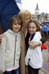 Paris 31 maart 207
Natasja Froger met haar zoons Didier en Maxim bij 15 jarig bestaan van Disneyland Parijs.