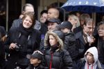 Parijs 31 maart 207
Phil Collins met zijn kinderen bij  15 jarig bestaan van Disneyland Parijs.