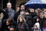 Parijs 31 maart 207
Phil Collins met zijn kinderen bij  15 jarig bestaan van Disneyland Parijs.