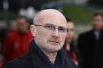 Parijs 31 maart 207
Phil Collins met zijn kinderen bij  15 jarig bestaan van Disneyland Parijs.