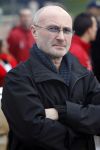 Parijs 31 maart 207
Phil Collins met zijn kinderen bij  15 jarig bestaan van Disneyland Parijs.